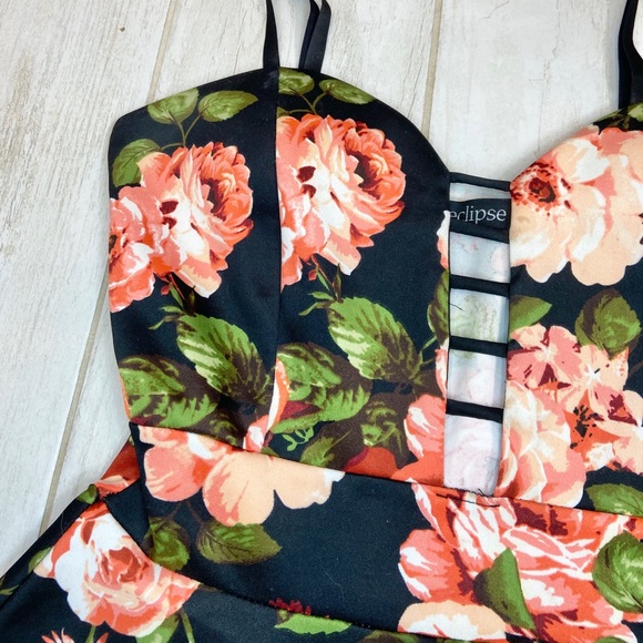 Eclipse floral top - Picture 2 of 3